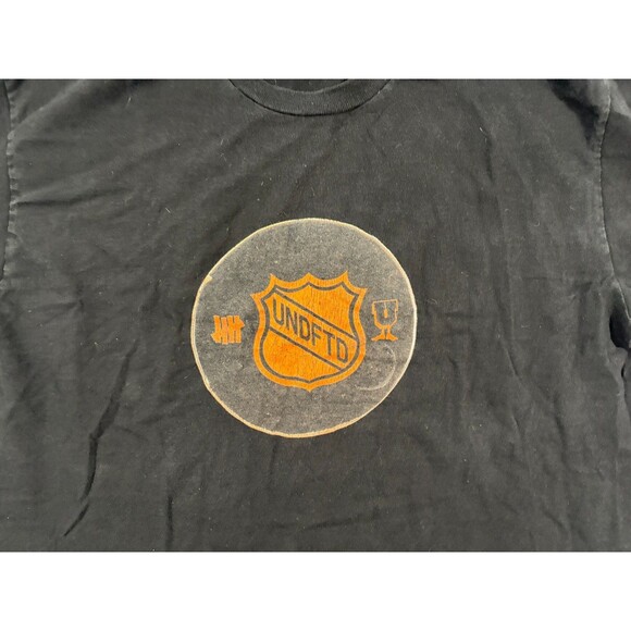 Undefeated Adult Black Puck Off T-Shirt Tee Mens NHL Hockey UNDFTD Sz L HOLES - Picture 3 of 11